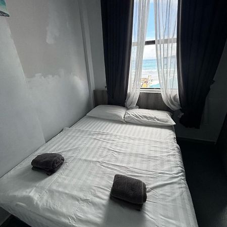The Room Inn - Pasir Panjang Kampung Kuala Besut Exteriör bild