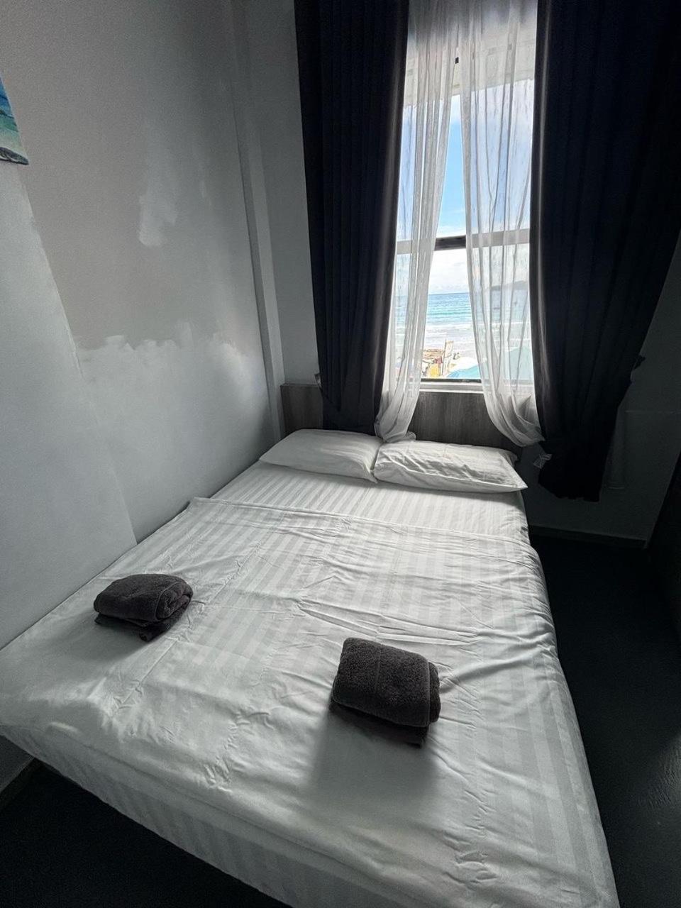 The Room Inn - Pasir Panjang Kampung Kuala Besut Exteriör bild